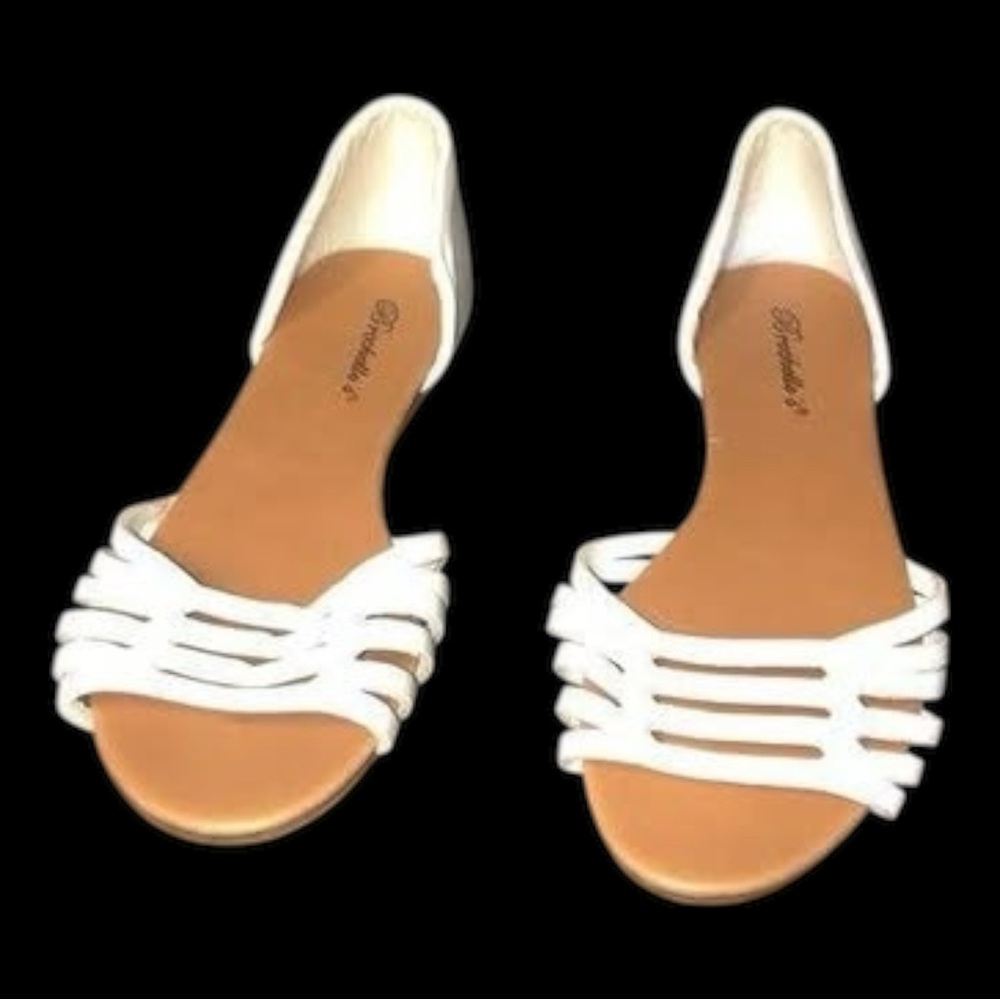 Women’s Size 8 Breckelles White Flats./Sandals